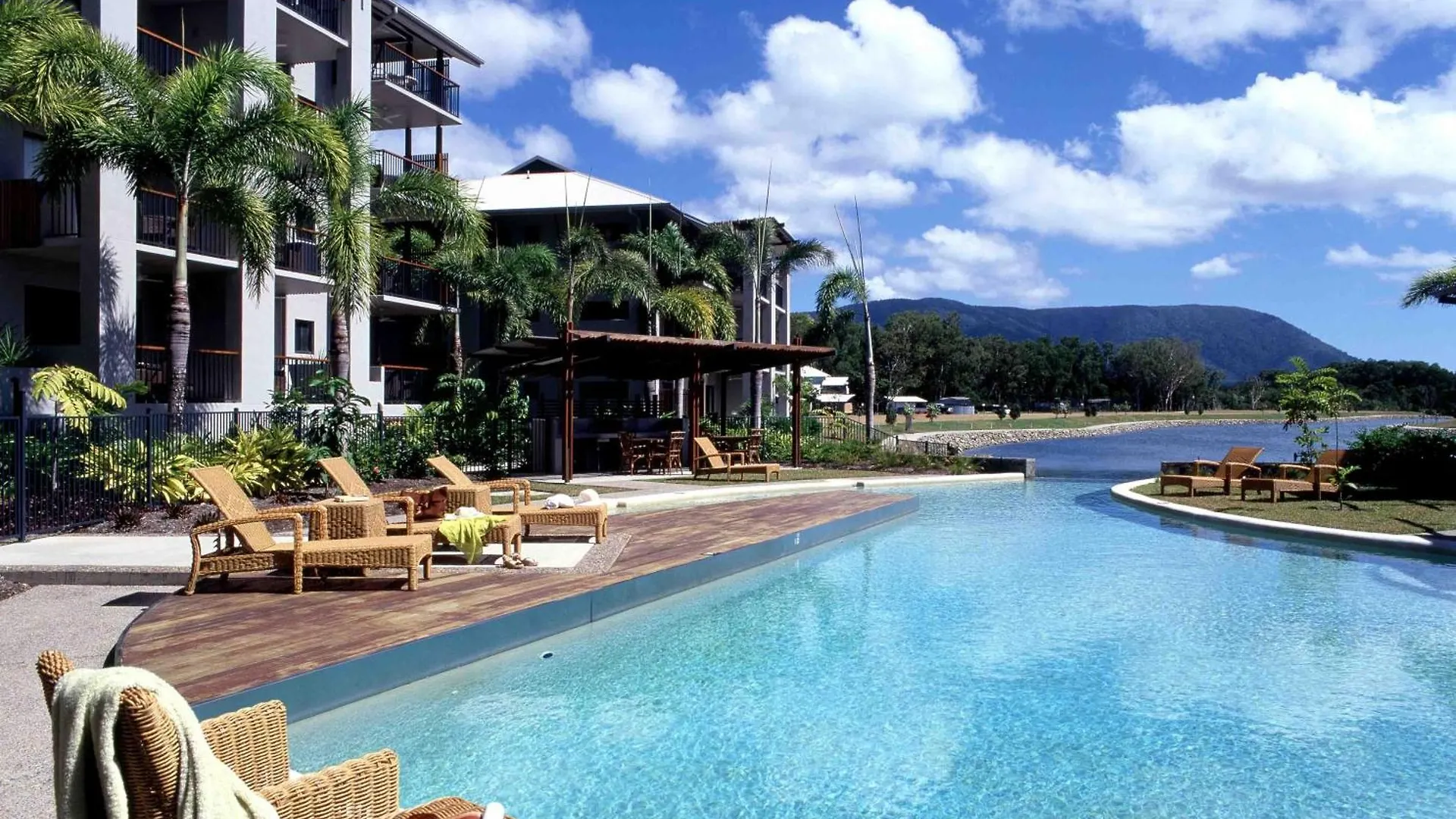 Blue Lagoon Resort Trinity Beach Aparthotel