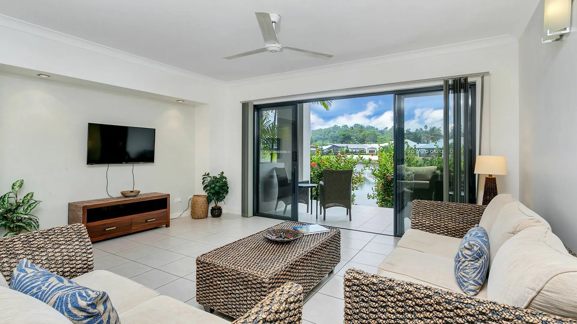 Blue Lagoon Resort Trinity Beach 4*,