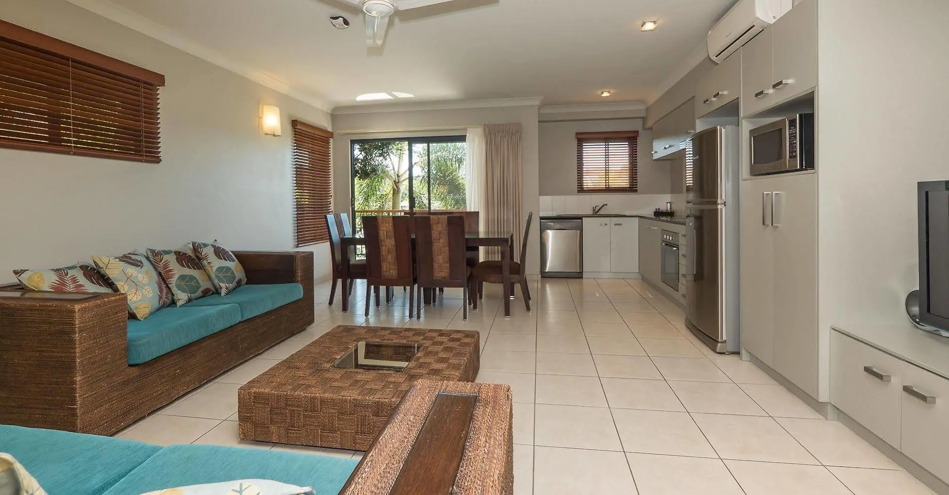 Blue Lagoon Resort Trinity Beach 4*,